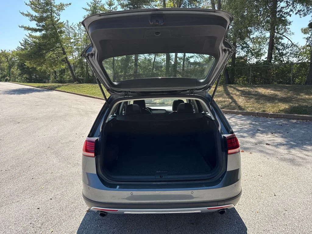 Used 2018  Volkswagen TSI SE image 25