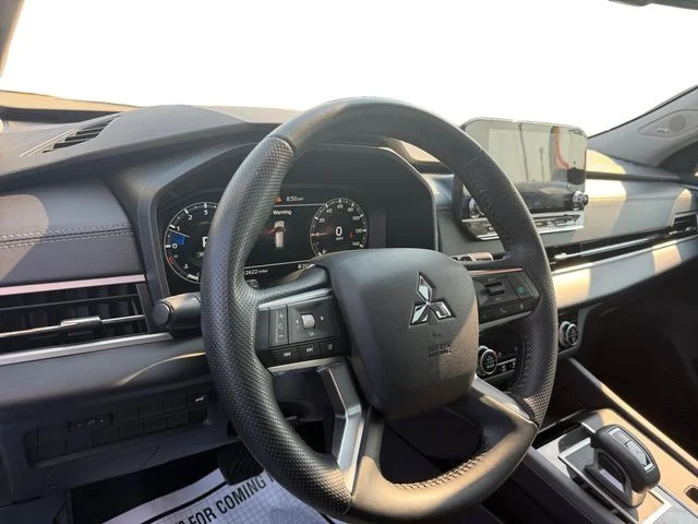 Used 2024 Silver Mitsubishi SE image 16