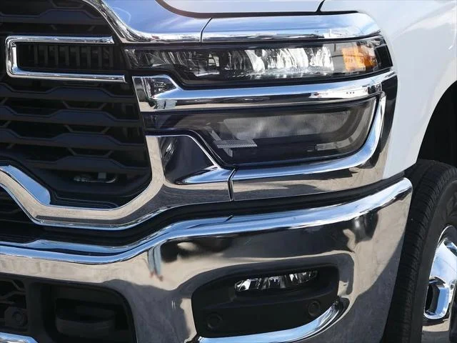 New 2026 Bright White Clear-Coat Exterior Paint RAM TRADESMAN image 8