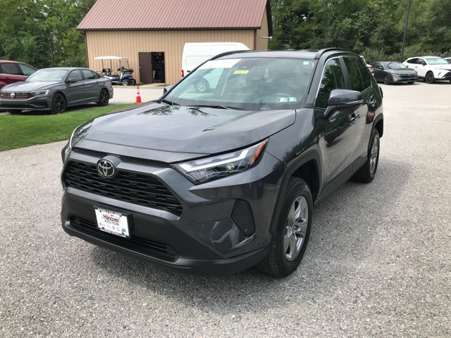 Used 2025 Magnetic Gray Metallic Toyota XLE image 4