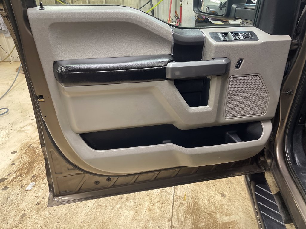 Used 2016 Brown Ford XLT image 15