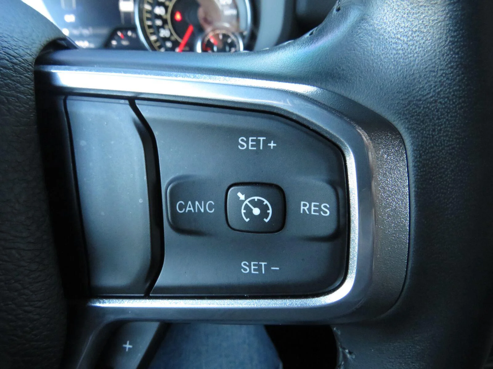 Used 2023 Diamond Black Crystal Pearlcoat Ram Laramie image 32