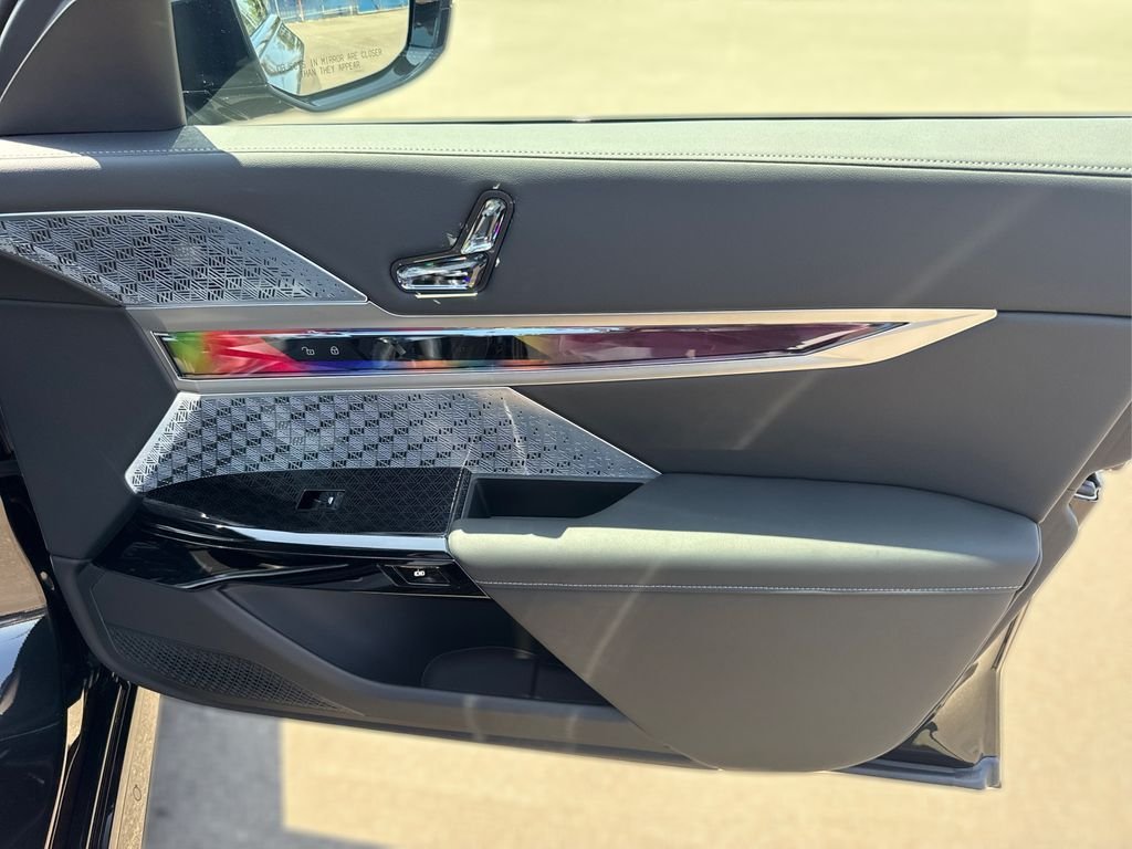 2025 BMW 7 Series 760i - Photo 27