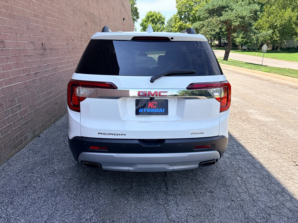 Used 2023 Summit White GMC SLE image 4