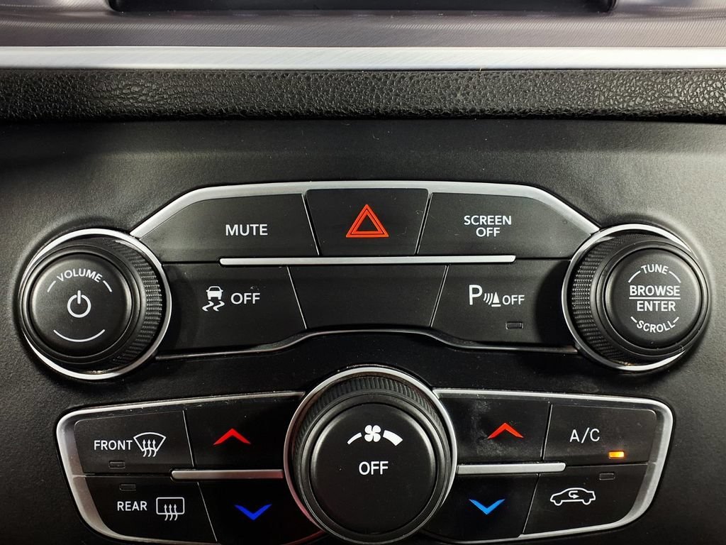 Used 2022 White Knuckle C Dodge SXT image 21