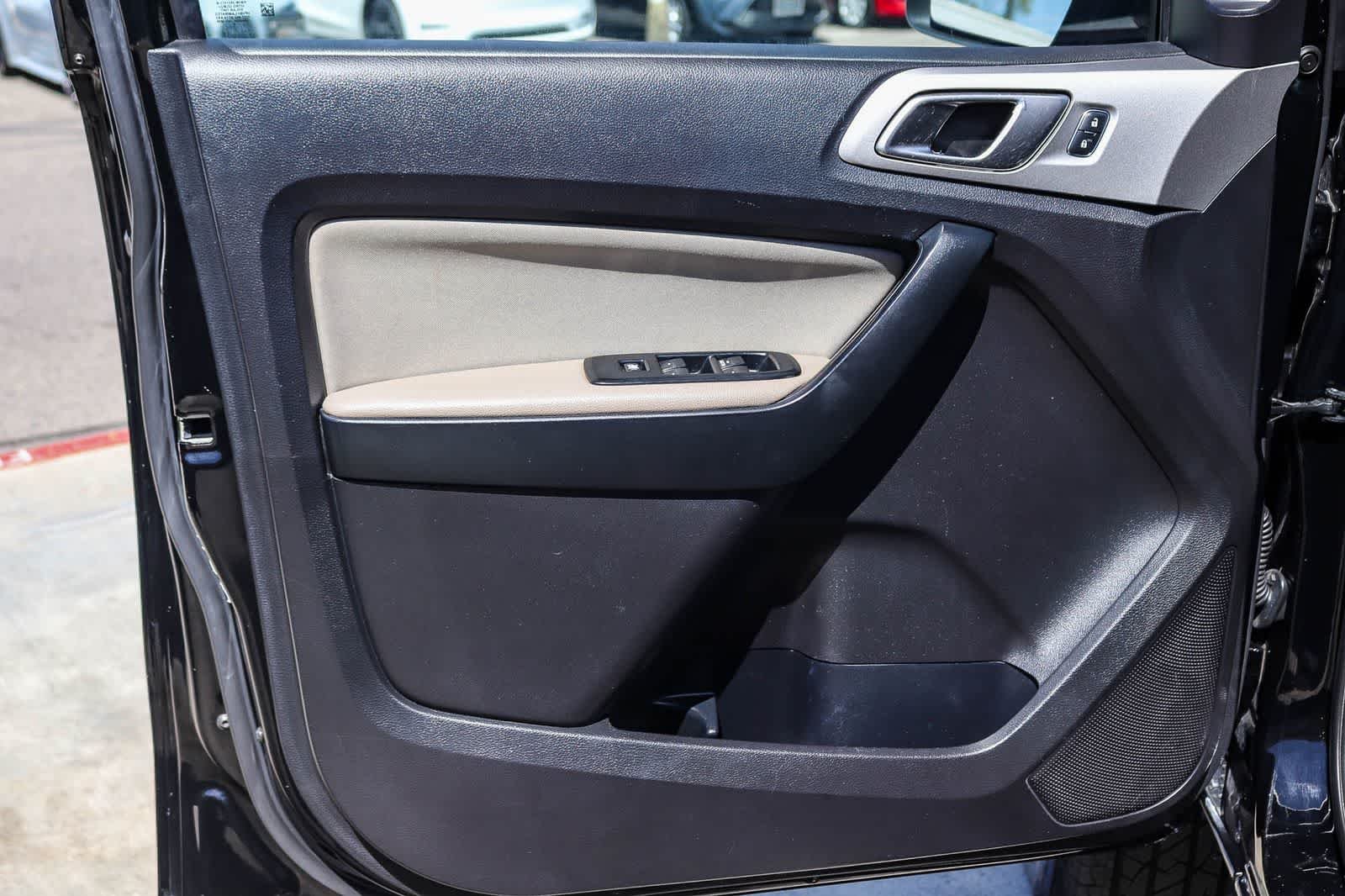 Used 2019 Shadow Black Ford XLT image 17