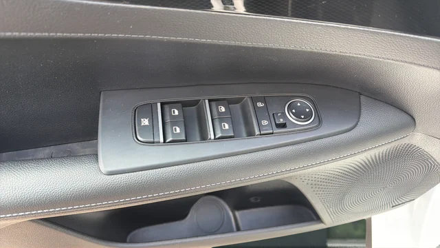 Used 2024 White Kia GT-Line image 15