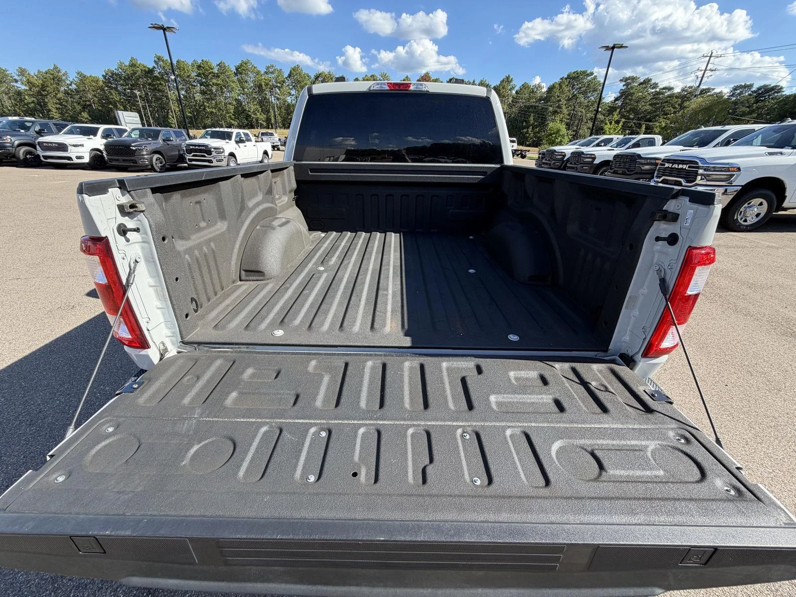 Used 2023 Avalanche Gray Ford XL image 18