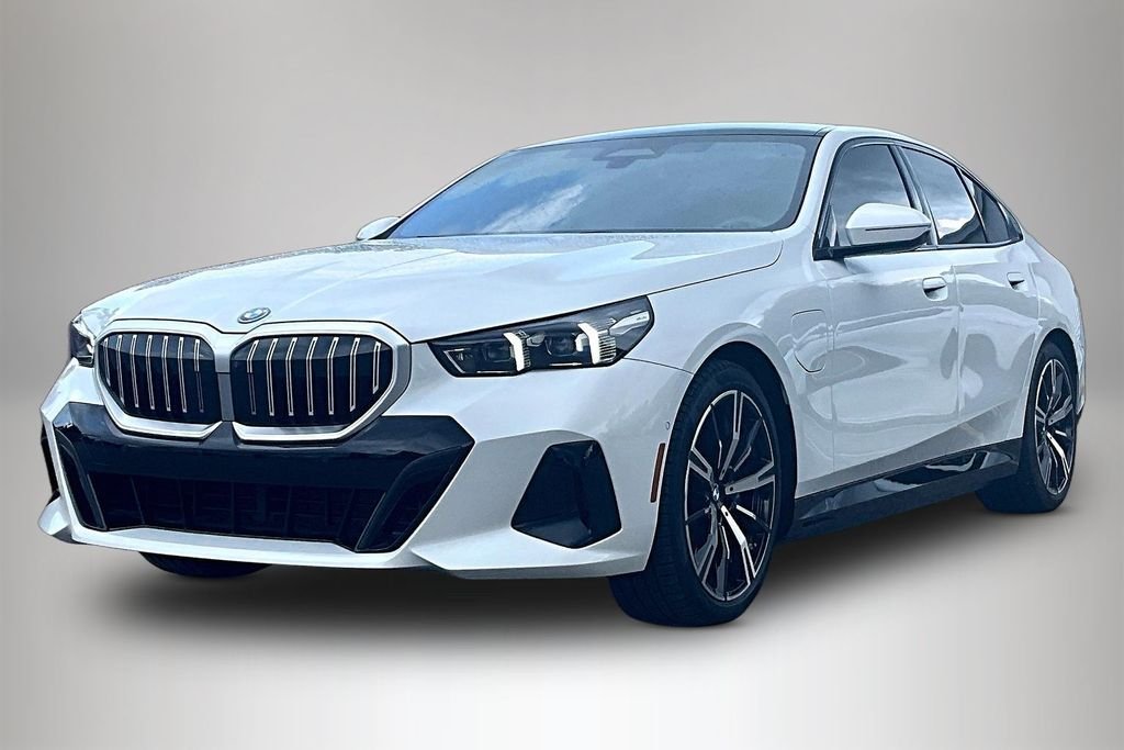 Used 2026 White BMW 550e xDrive image 2