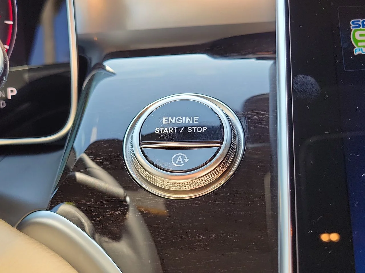 New 2026 Polar White Mercedes-Benz GLC 300 image 17