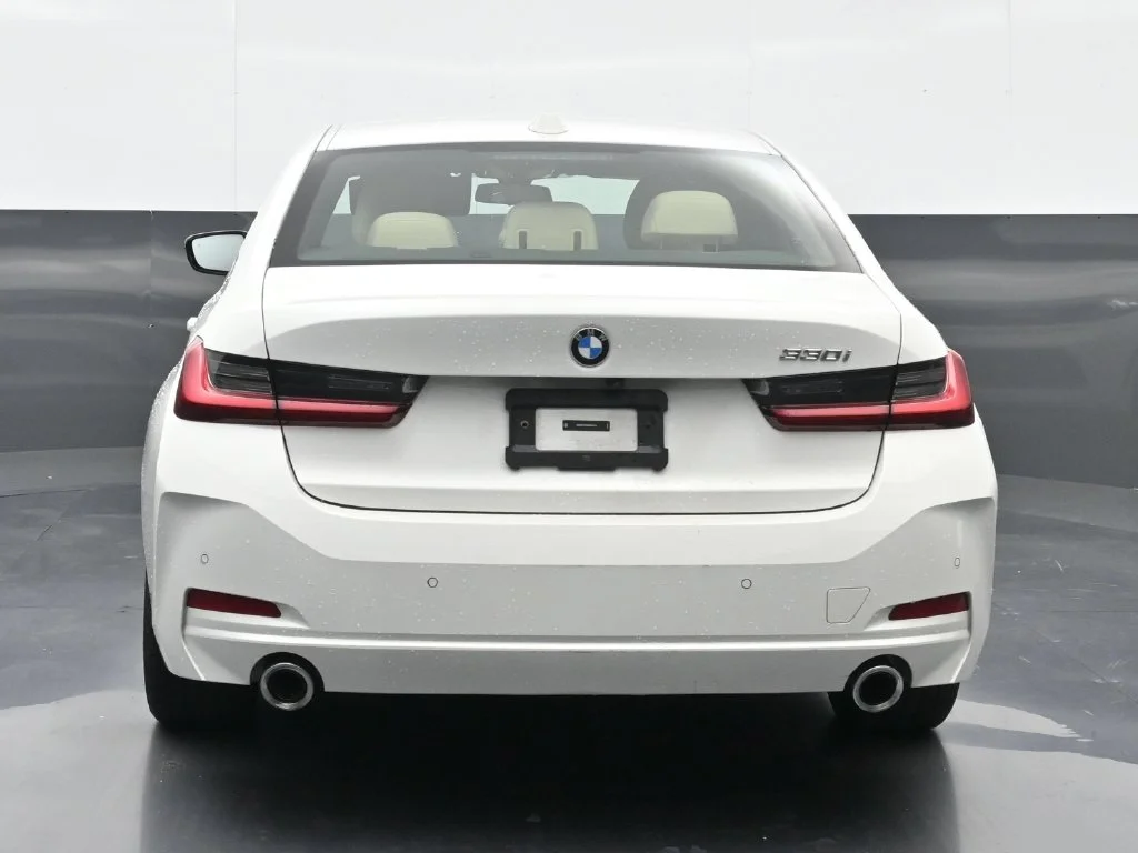 2024 BMW 3 Series 330i - Photo 7