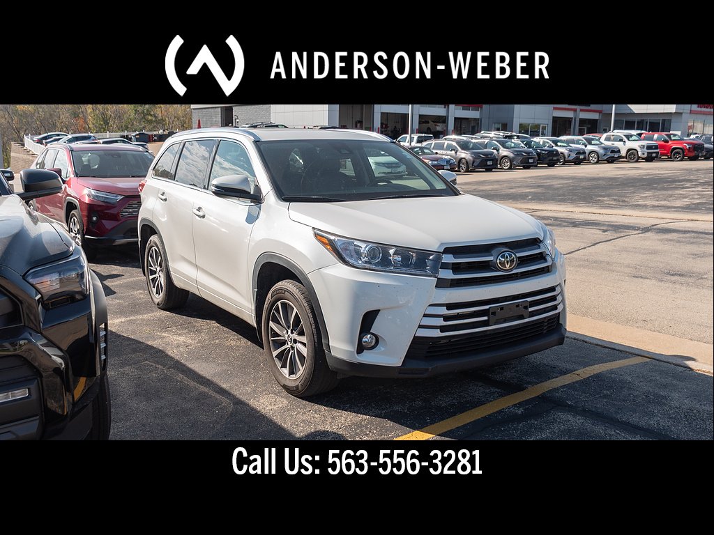 Used 2018 Blizzard Pearl Toyota XLE image 1