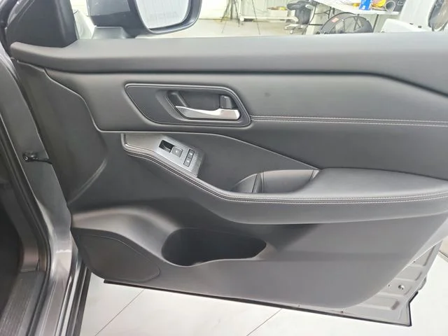 Used 2025 Gray Nissan SL image 41