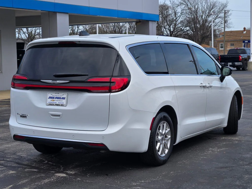 Used 2024 White Chrysler Touring L image 11