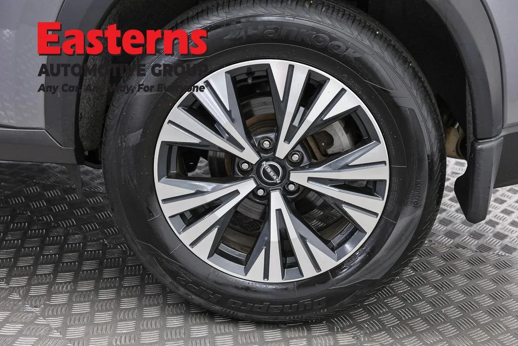 Used 2023 Gray Nissan SV image 33