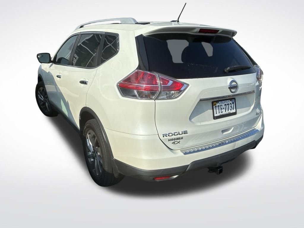 Used 2015 White Nissan SL image 4