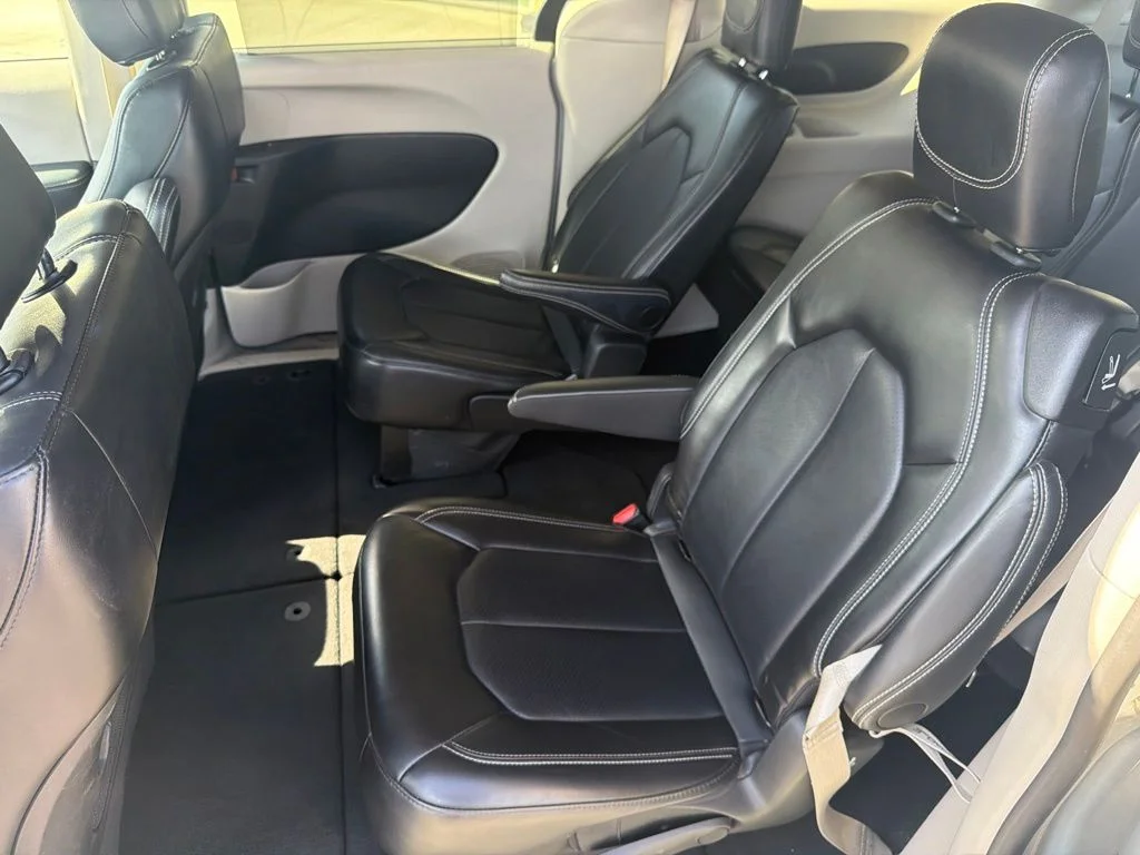 Used 2024 Silver Chrysler Touring L image 14