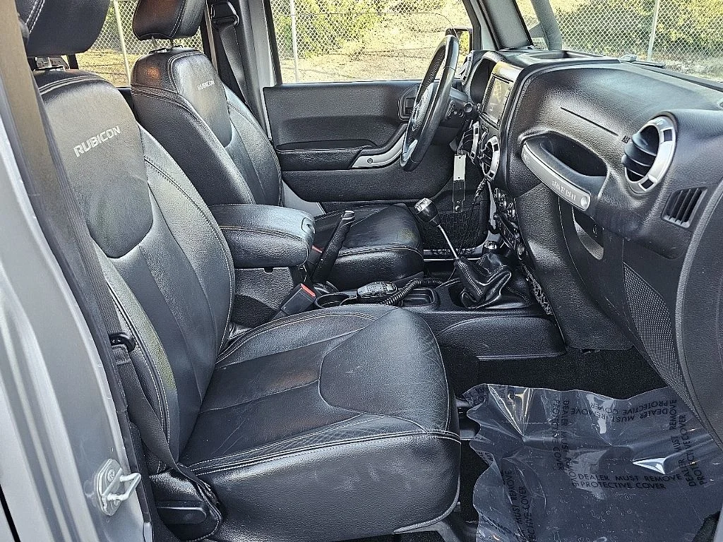 Used 2015 Silver Jeep Unlimited Rubicon image 15