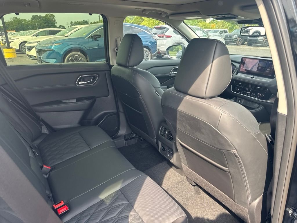 2026 Nissan Rogue Platinum - Photo 18