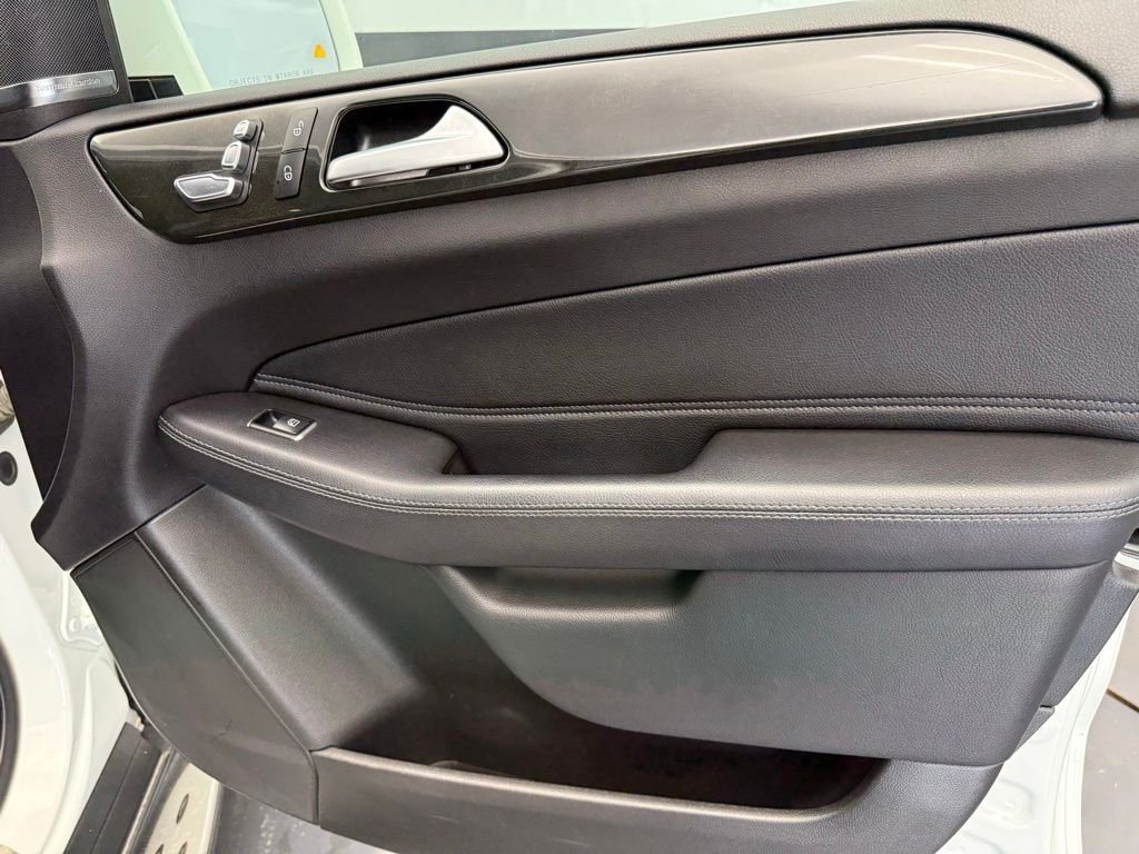 Used 2019 White Mercedes-Benz GLE 400 image 68