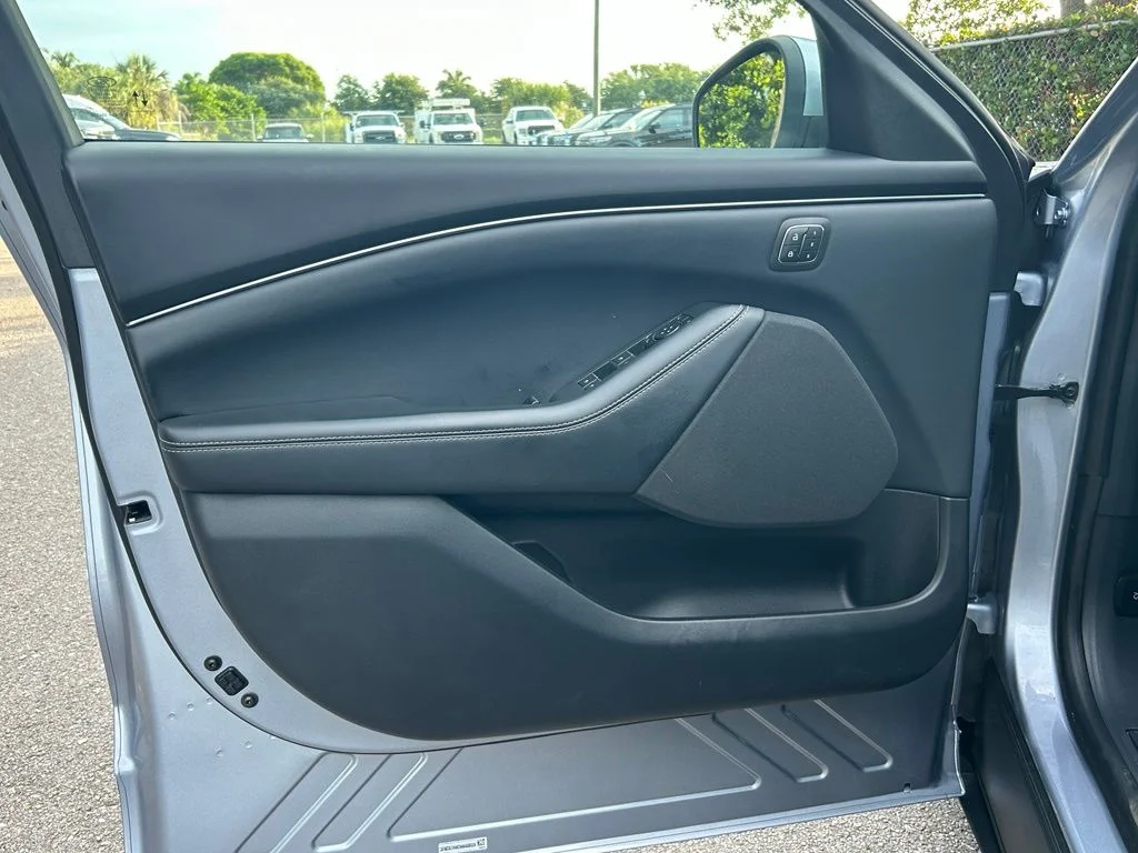 Used 2022 Ice Blue Ford Select image 33