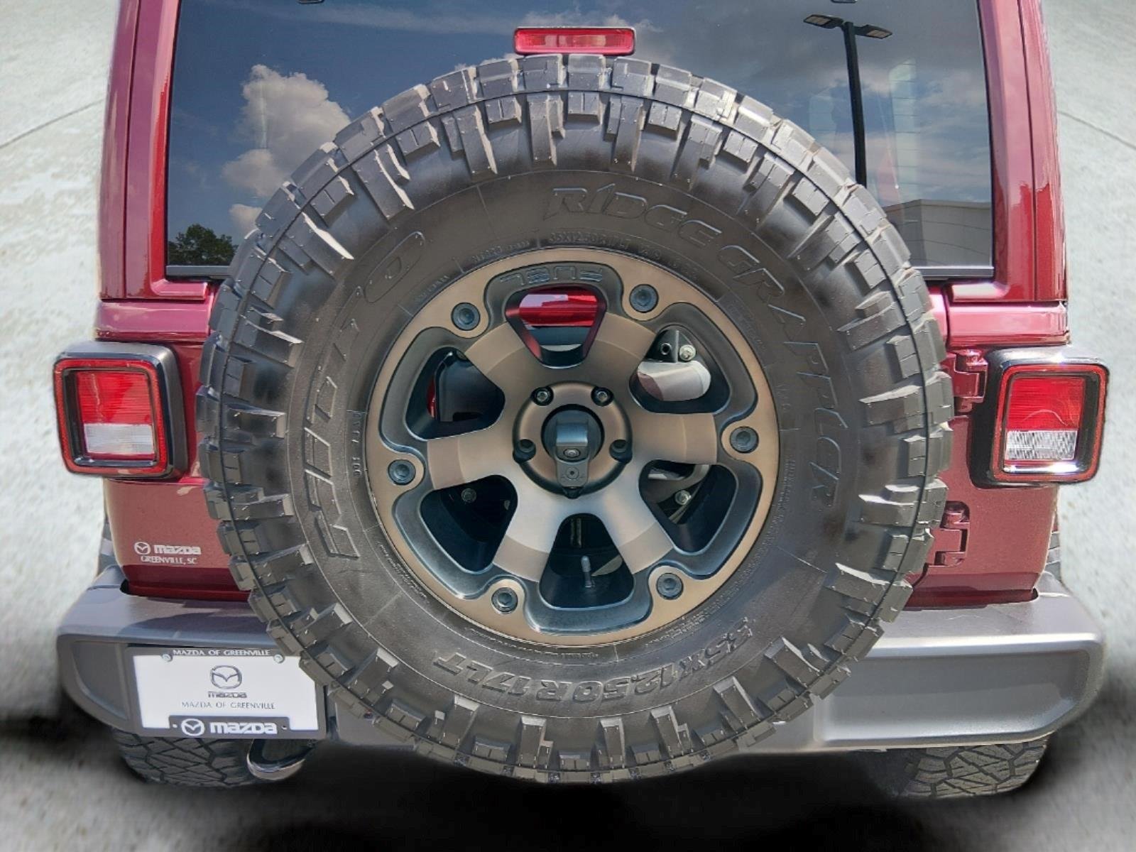 Used 2022 Snazzberry Pearlcoat Jeep Unlimited Sahara image 22