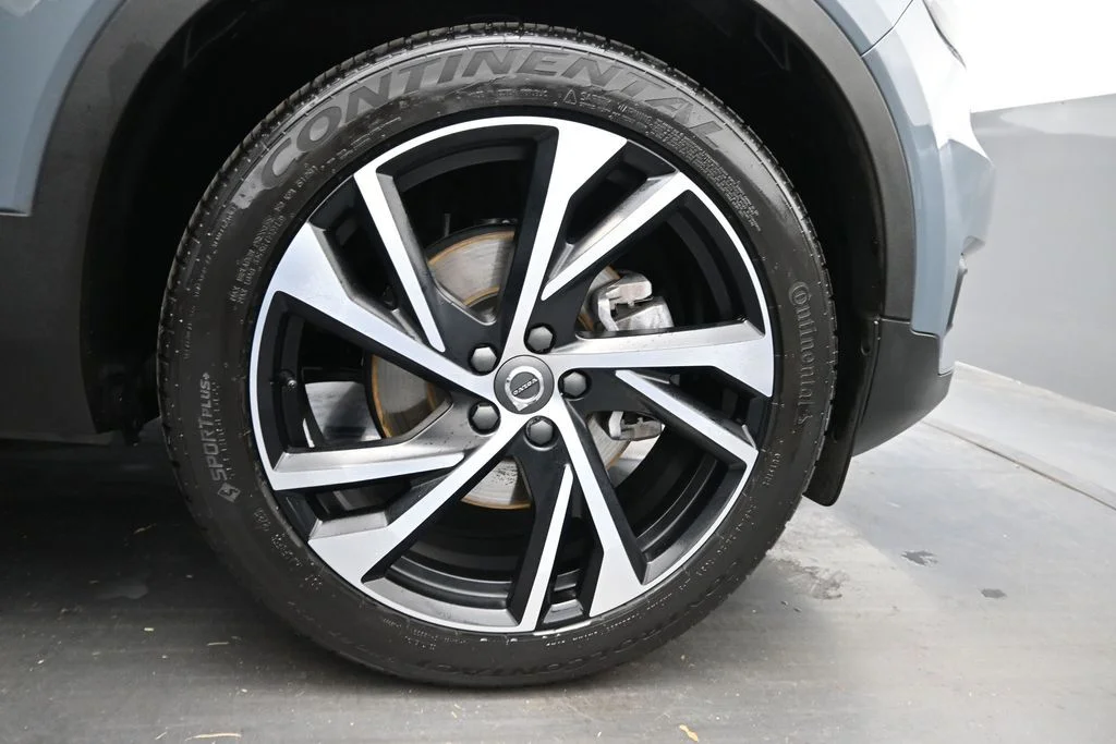 Used 2021 Thunder Gray Metallic Volvo R-Design image 17