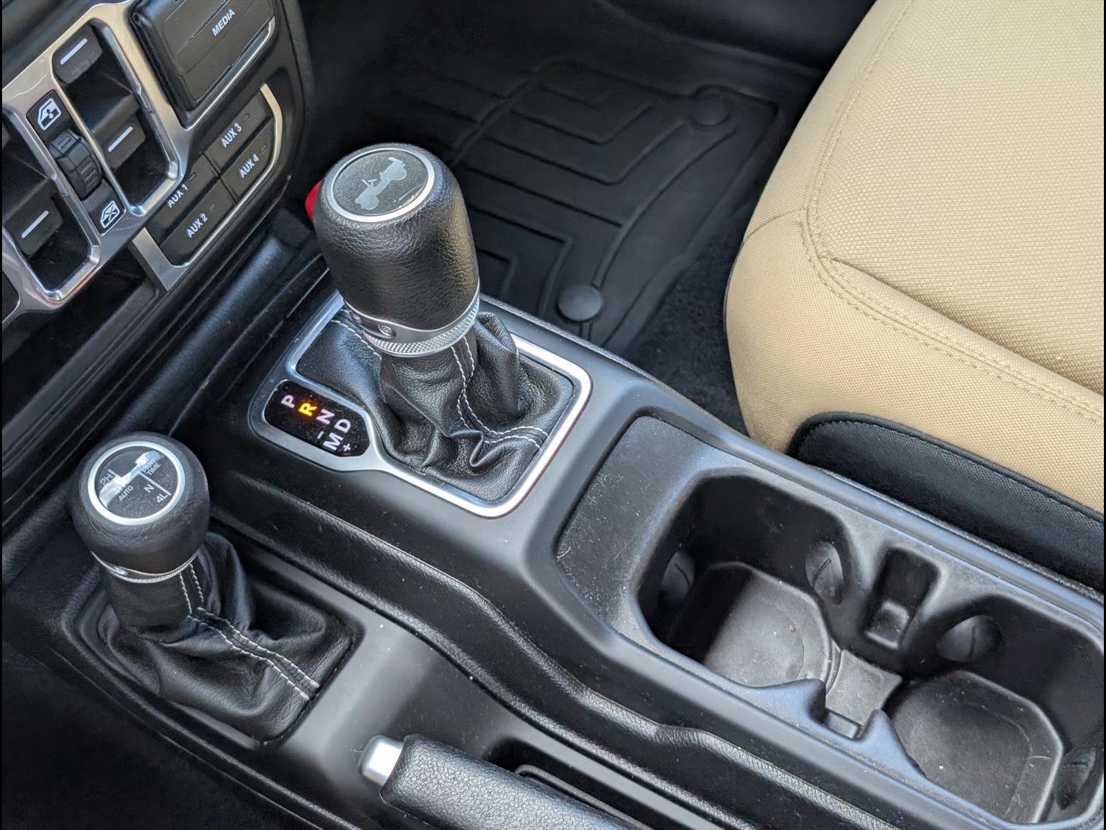 2020 Jeep Wrangler Unlimited Sahara - Photo 19