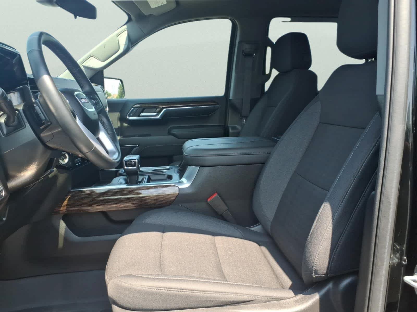 Used 2024 Onyx Black GMC Elevation image 15