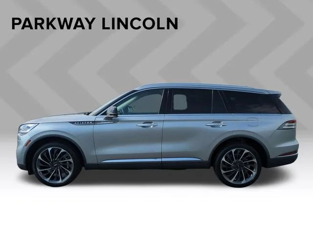 Used 2021 Silver Lincoln Reserve image 2