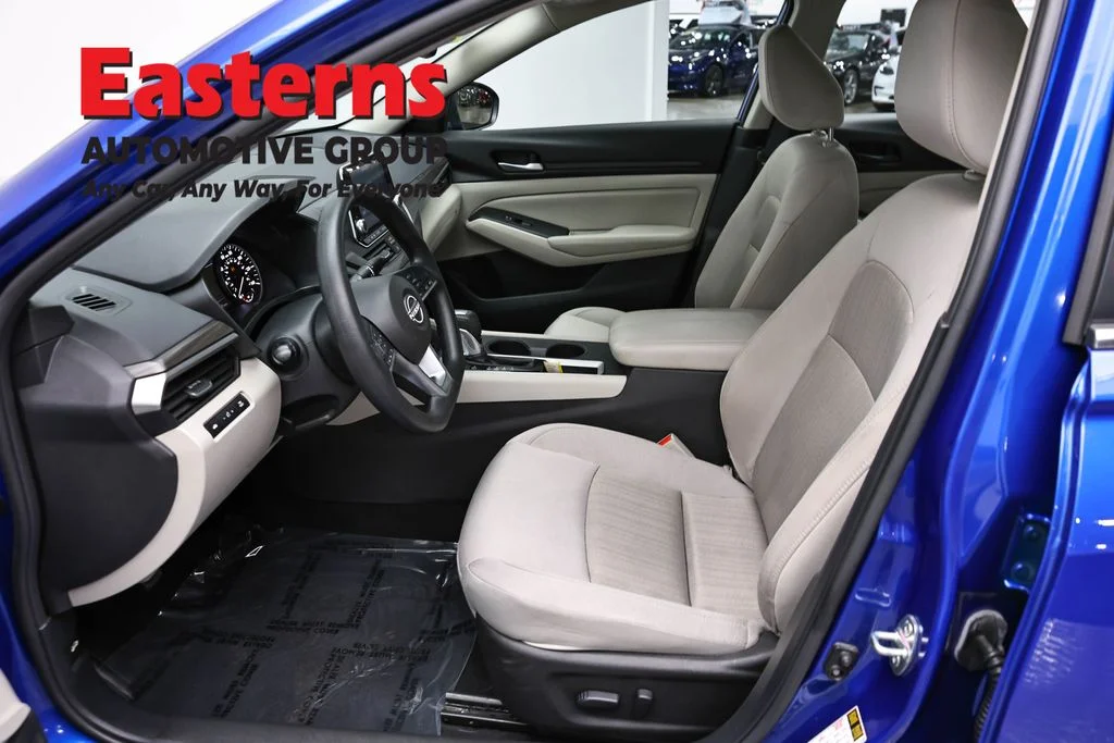 Used 2025 Blue Nissan 2.5 SV image 13