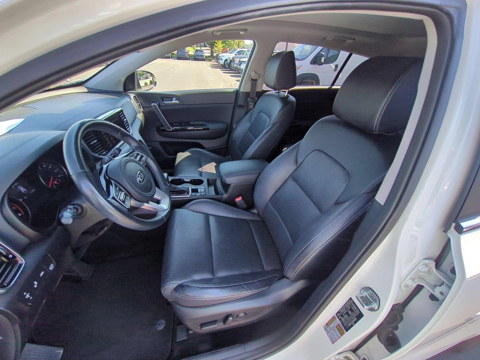 Used 2022 Snow White Pearl Kia EX image 17