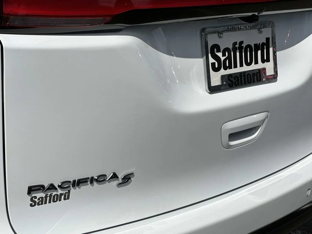 2026 Chrysler Pacifica Limited - Photo 12