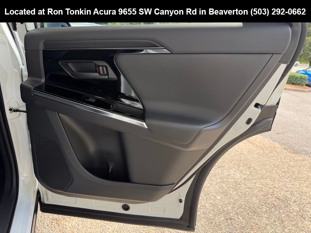 Used 2023 Wind Chill Pearl w/Black Roof Toyota Limited image 28