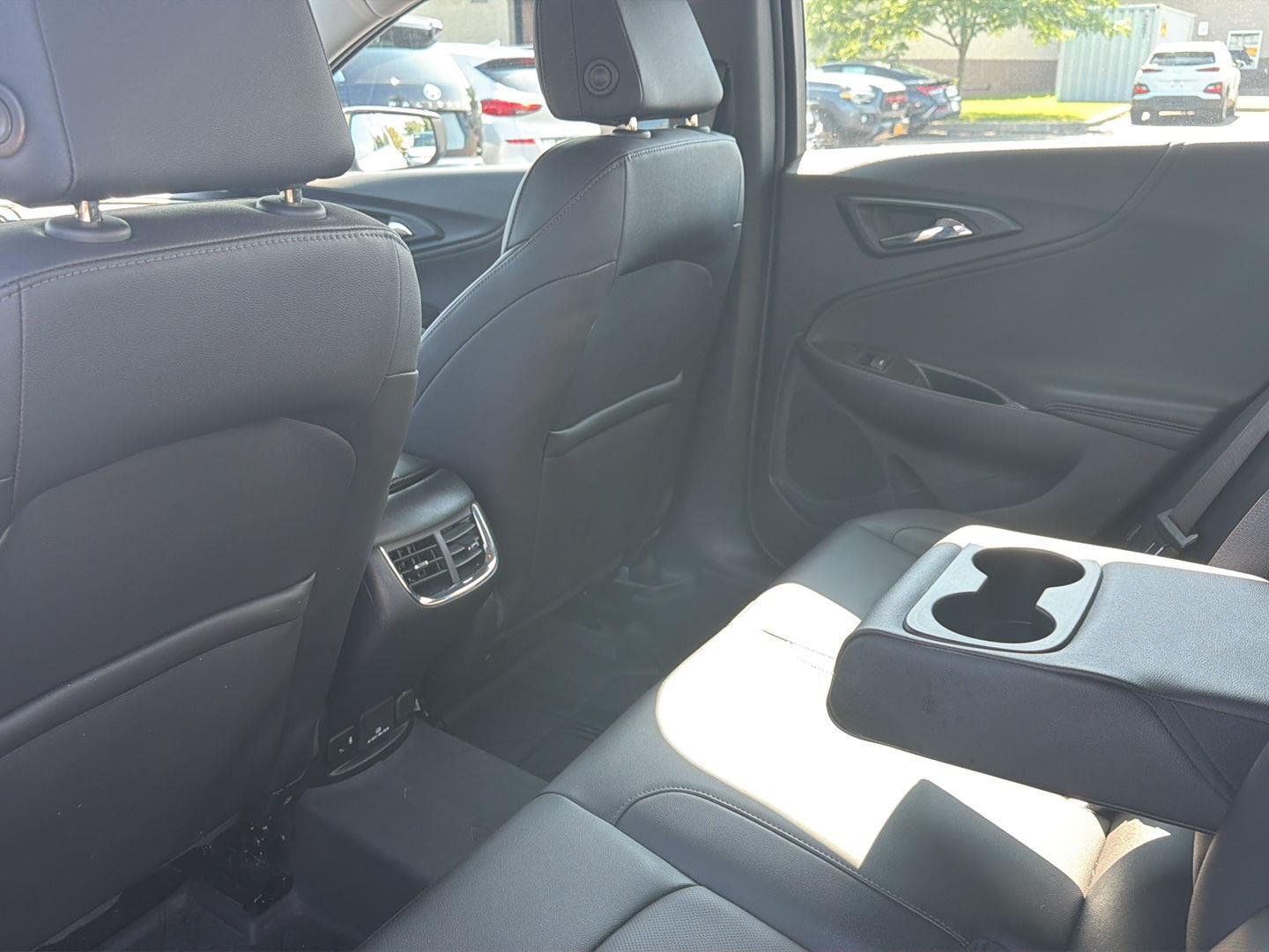 Used 2024 Summit White Chevrolet LT image 8