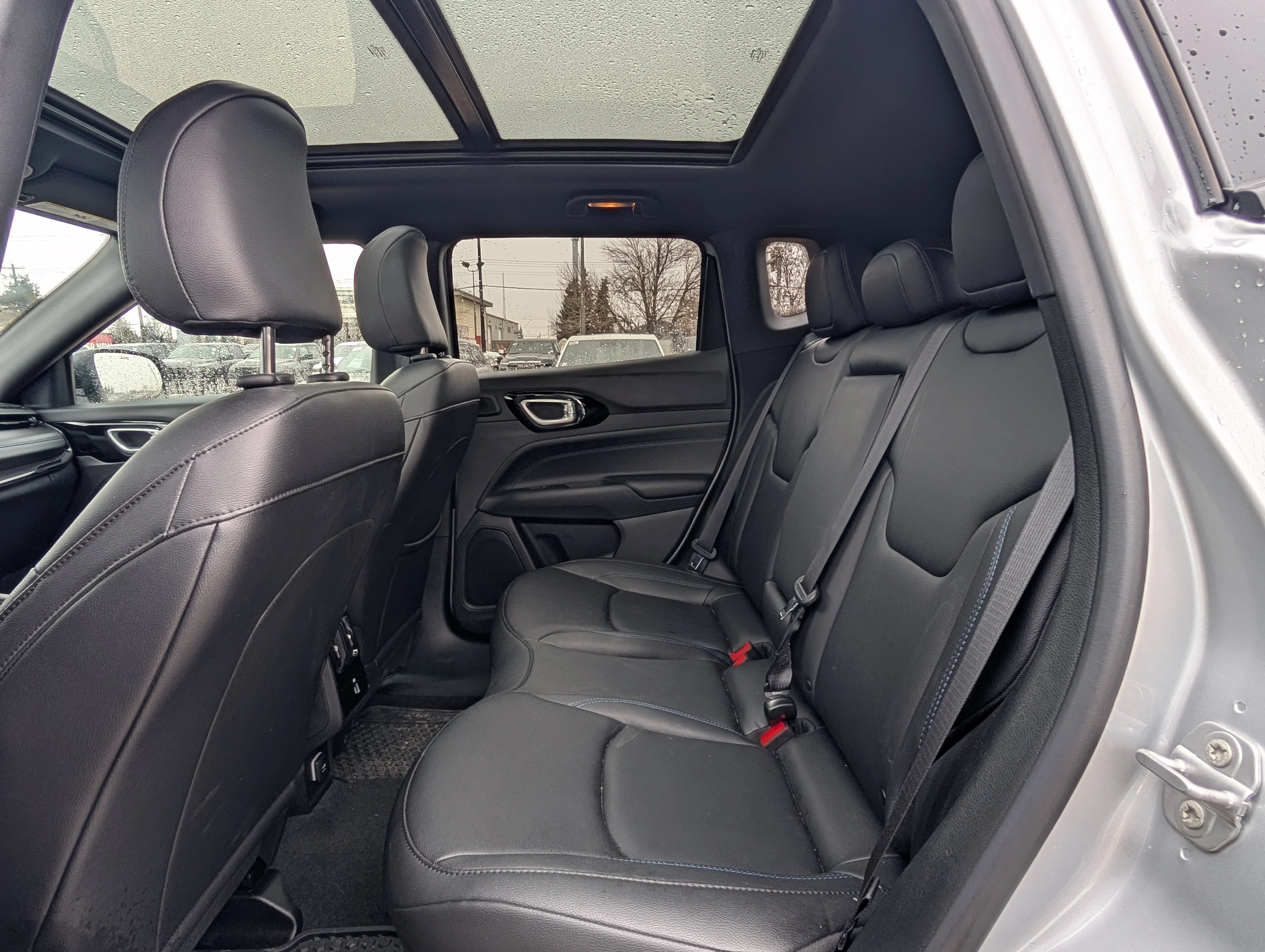 New 2025 Silver Zynith Metallic Jeep Altitude image 18