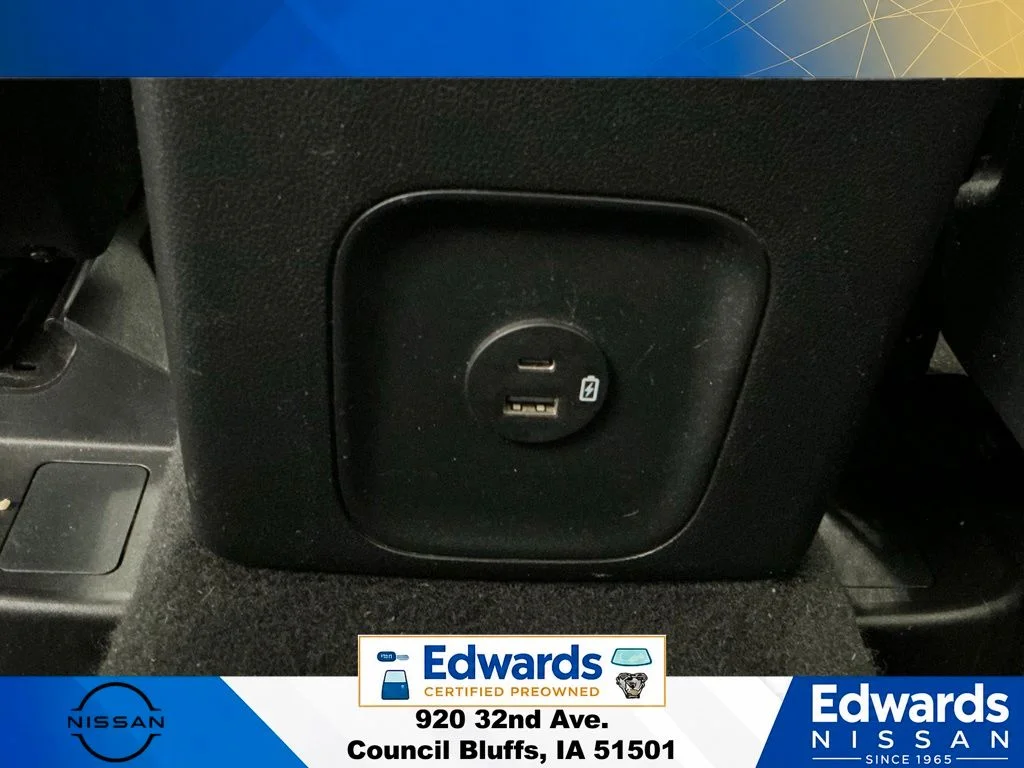 Used 2020 Gold Ford SE image 13