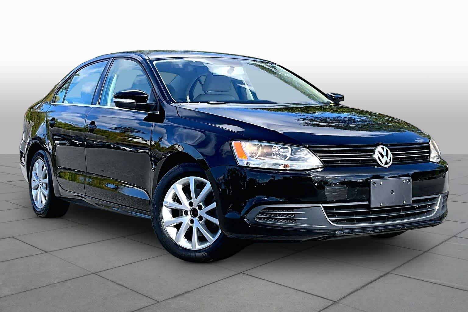 Used 2013 Black Volkswagen SE w/Convenience image 2