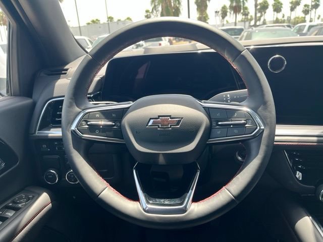 Used 2025 Iridescent Pearl Tricoat Chevrolet RST image 17