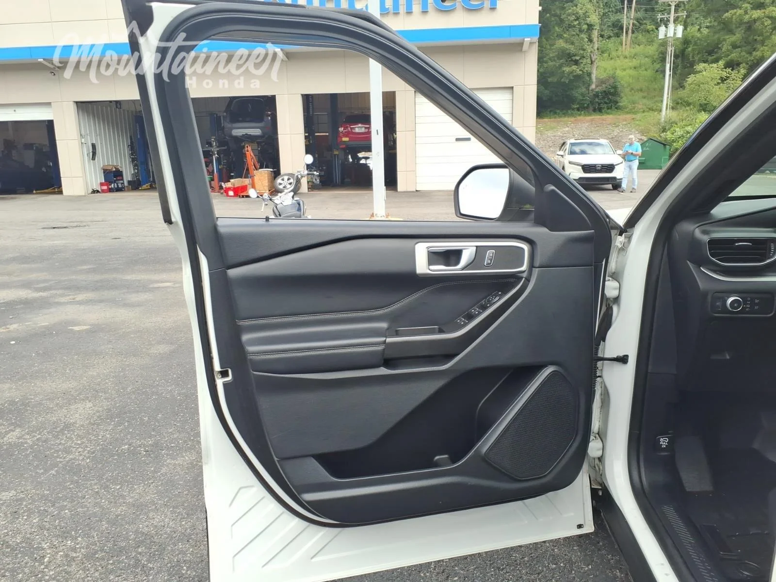 Used 2020 Star White Metallic Tri-Coat Ford XLT image 12