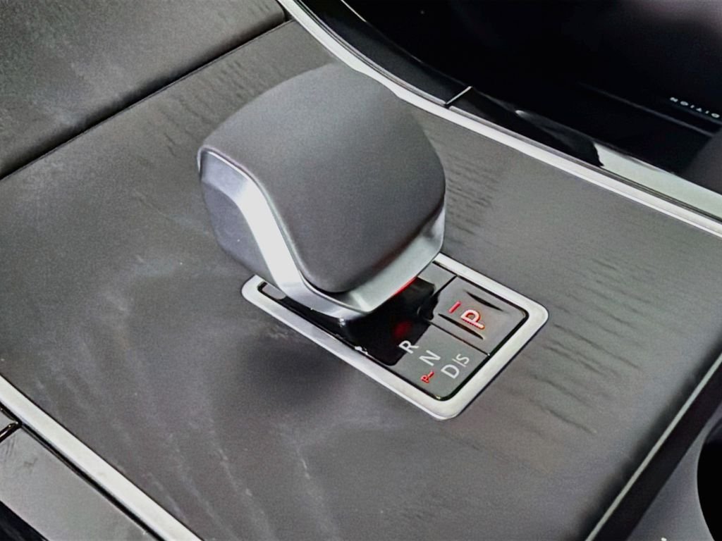 New 2026 Fuji White Land Rover Hoxton Edition image 17
