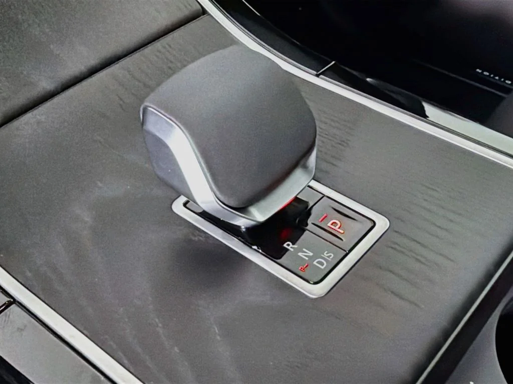 New 2026 Fuji White Land Rover Hoxton Edition image 17