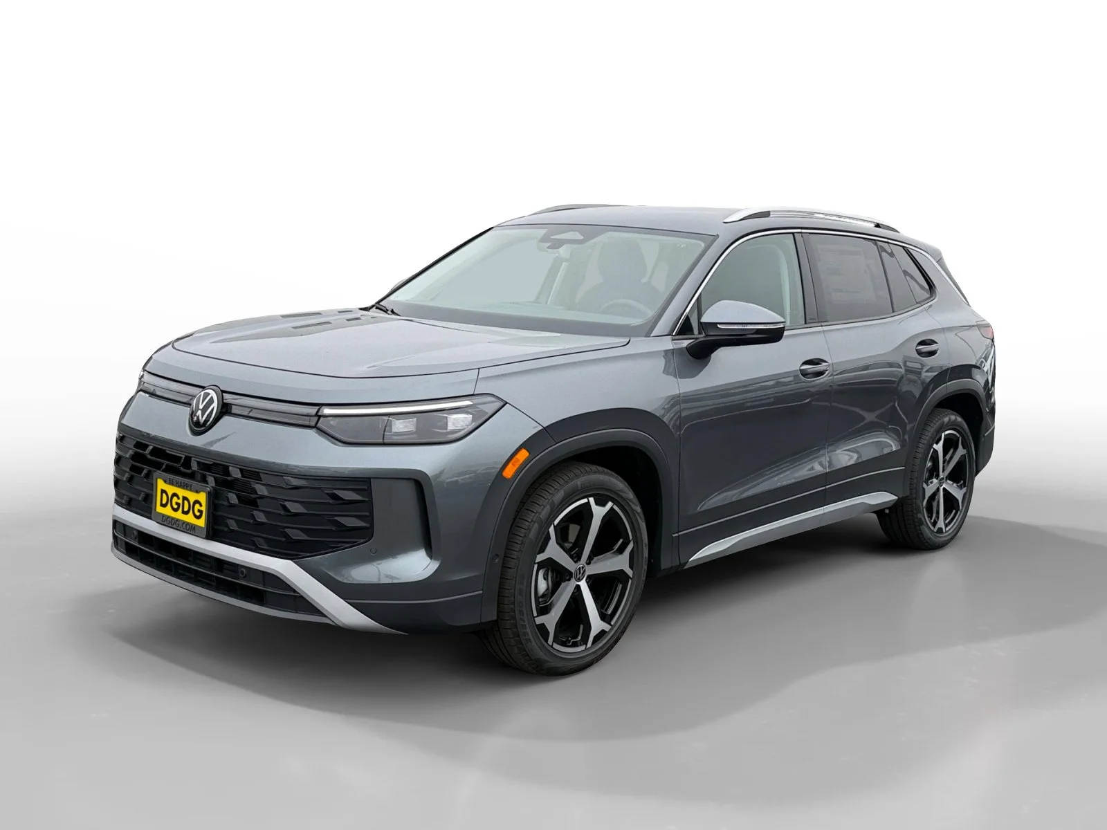 2026 Volkswagen Tiguan 2.0T SE's photo