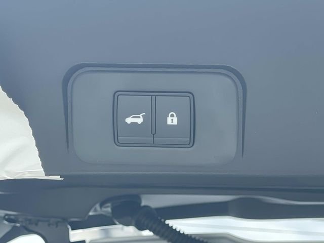 New 2026 Everest White Pearl TriCoat Nissan Rock Creek® image 9