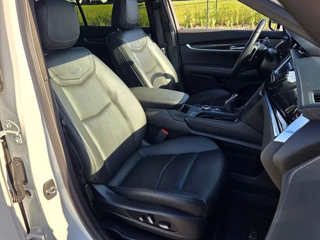 Used 2023 White Cadillac Sport image 20