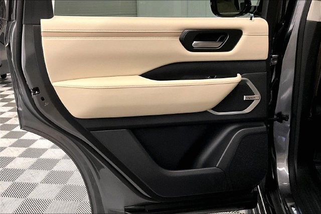New 2026 Gun Metallic/Super Black Nissan Platinum Reserve image 36
