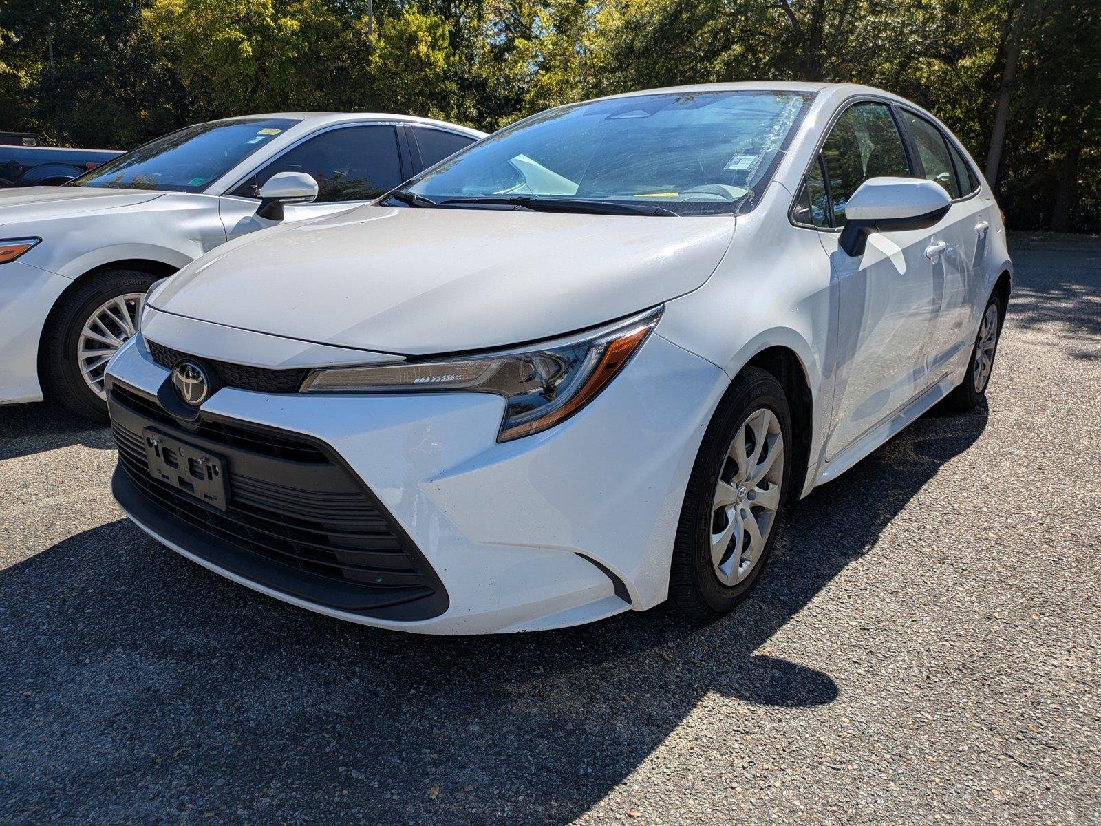Used 2024  Toyota LE image 5