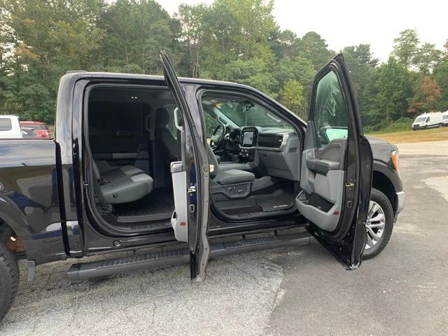 Used 2021 Agate Black Metallic Ford XLT image 11