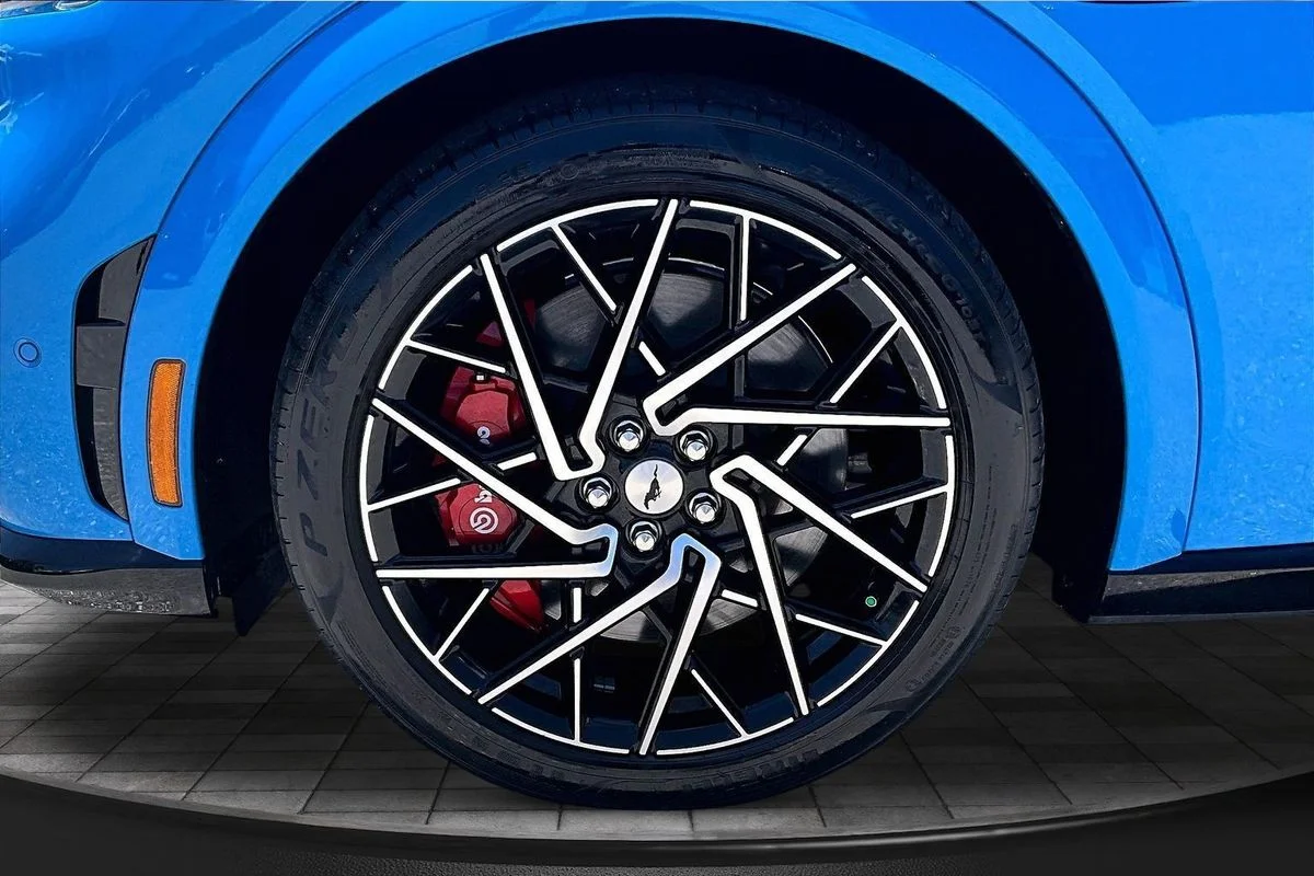 Used 2023  Ford GT image 36