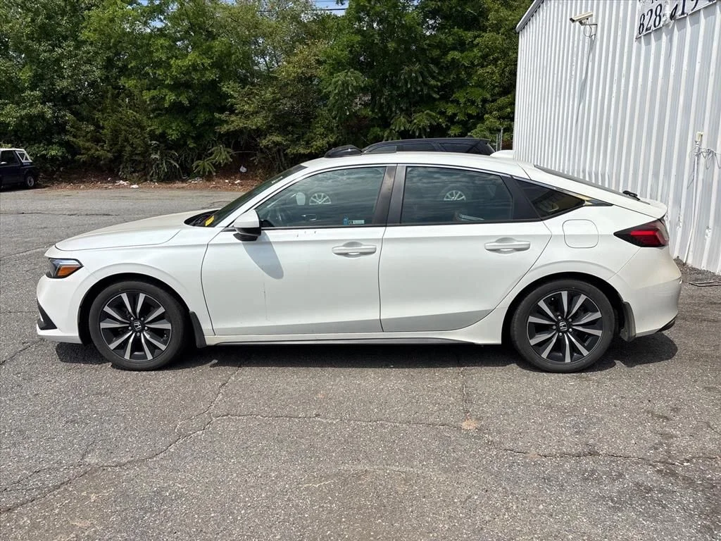 Used 2024 White Honda EX-L image 13